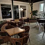Hotell Adonis - Notre Dame De La Sarte 3*