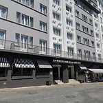 Hotell Adonis - Notre Dame De La Sarte 3*