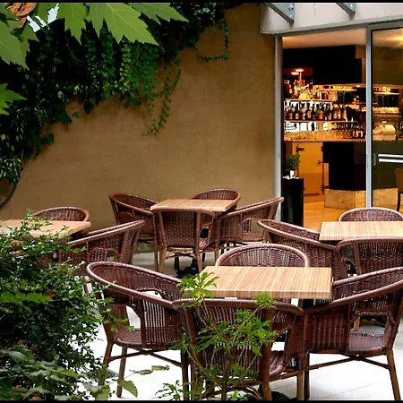 Adonis - Notre Dame De La Sarte Hotell 3*