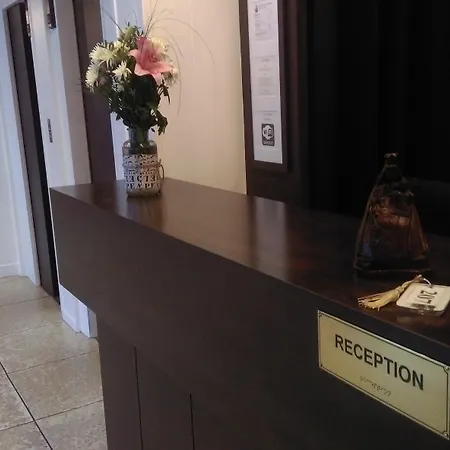 Adonis - Notre Dame De La Sarte Hotel