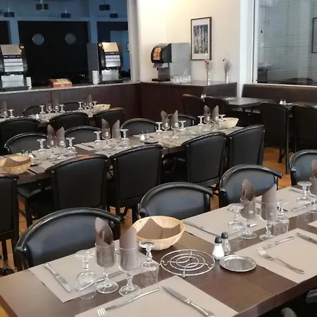 Hotel Adonis - Notre Dame De La Sarte 3*