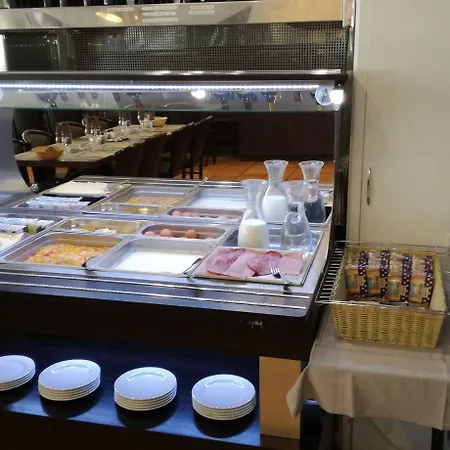 Adonis - Notre Dame De La Sarte 3* 卢德