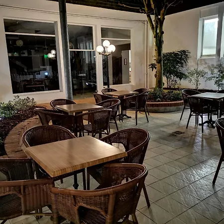 Hotel Adonis - Notre Dame De La Sarte 3*