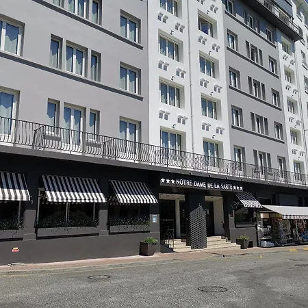Hotel Adonis - Notre Dame De La Sarte 3*