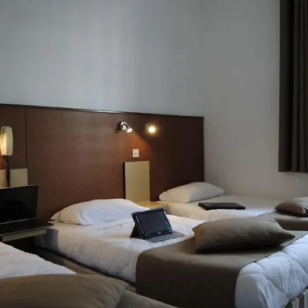 Hotel Notre Dame De La Sarte 3*