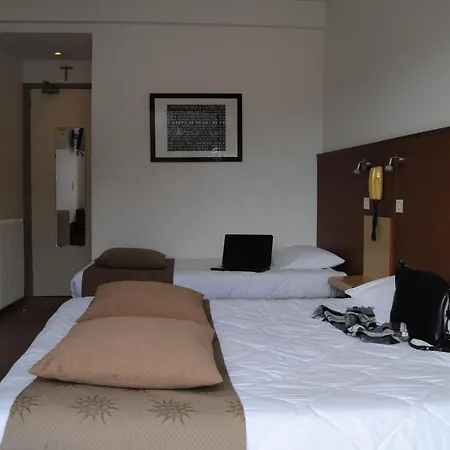 Hotel Adonis - Notre Dame De La Sarte 3*