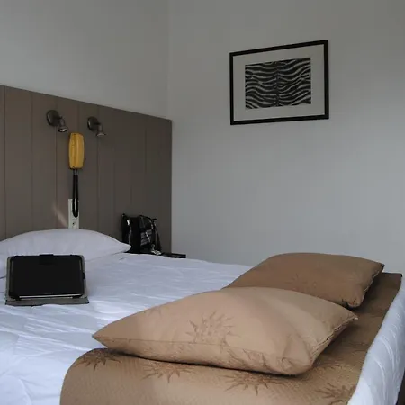Notre Dame De La Sarte Hotel