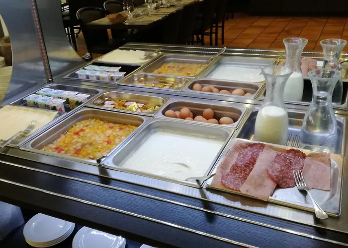 Hotel Adonis - Notre Dame De La Sarte