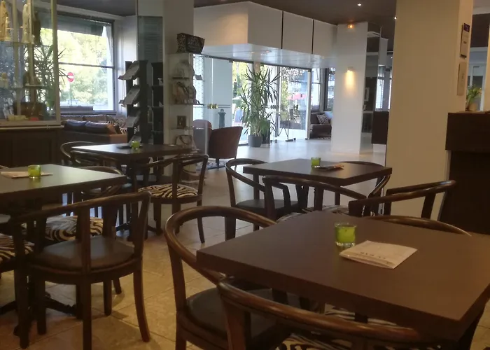 Adonis - Notre Dame De La Sarte 酒店 3*