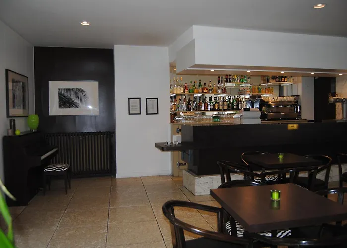 Adonis - Notre Dame De La Sarte Hotel