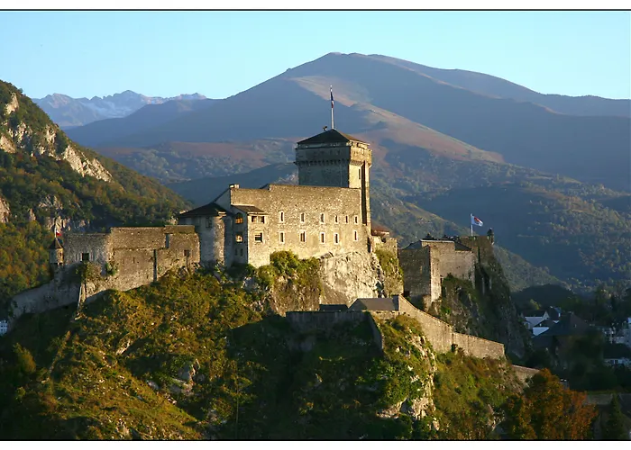 Adonis - Notre Dame De La Sarte Hotel