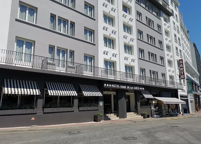 酒店 Adonis - Notre Dame De La Sarte 3*