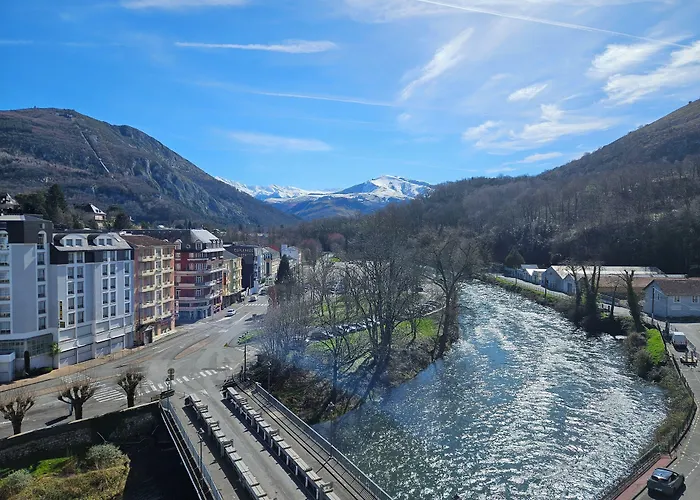 Hotel Adonis - Notre Dame De La Sarte 3*
