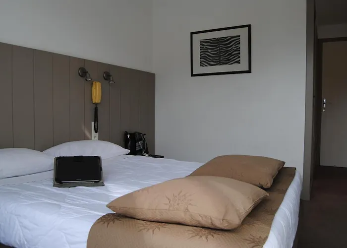 Adonis - Notre Dame De La Sarte Hotel