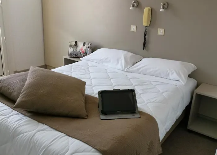 Adonis - Notre Dame De La Sarte Hotel