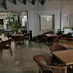 酒店 Adonis - Notre Dame De La Sarte 3*