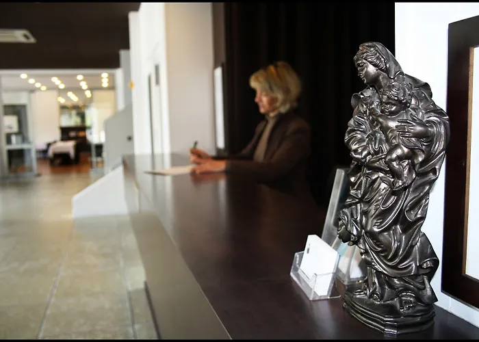 ホテル Adonis - Notre Dame De La Sarte