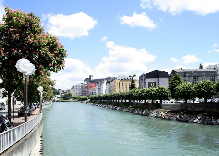 Adonis - Notre Dame De La Sarte ルルド