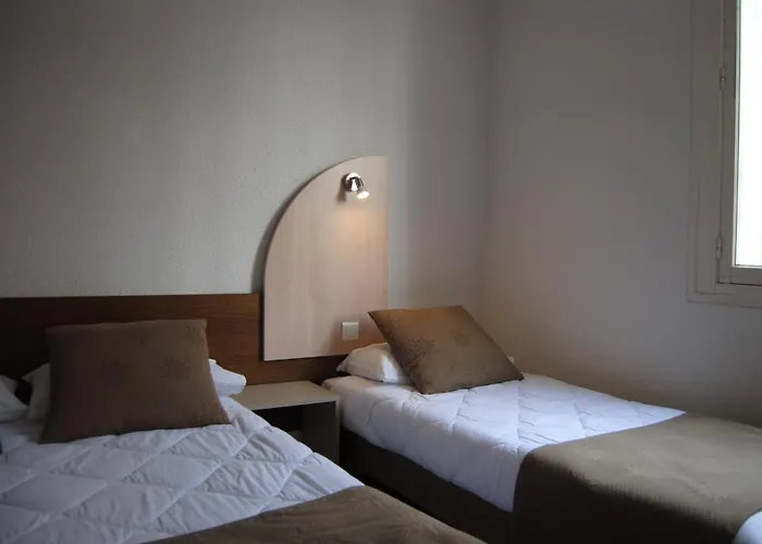 Adonis - Notre Dame De La Sarte 3* ルルド