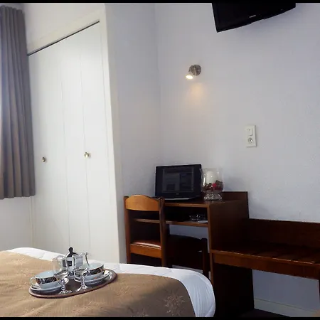 فندق Adonis - Notre Dame De La Sarte لورد