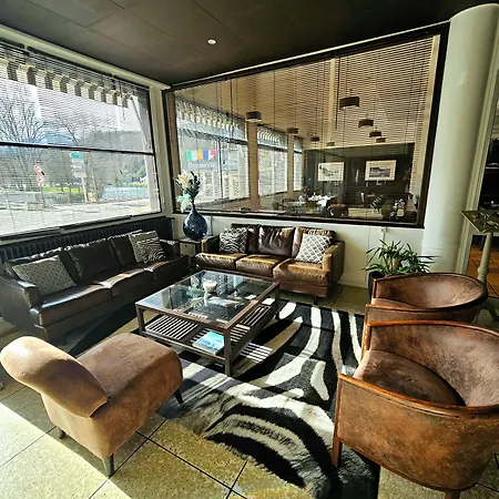 Adonis - Notre Dame De La Sarte فندق