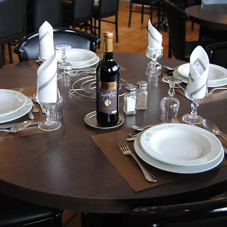 Adonis - Notre Dame De La Sarte فندق لورد