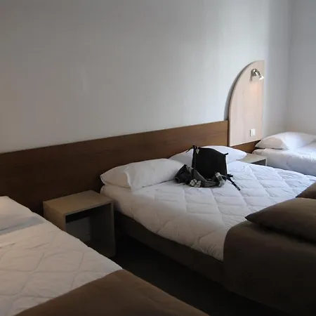 Adonis - Notre Dame De La Sarte 3* لورد