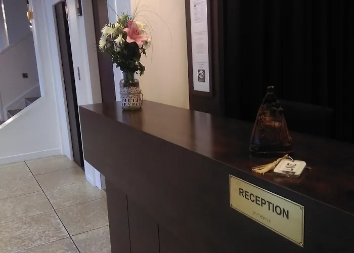 Adonis - Notre Dame De La Sarte ホテル