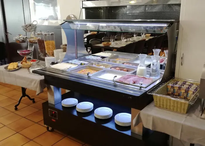 Adonis - Notre Dame De La Sarte מלון