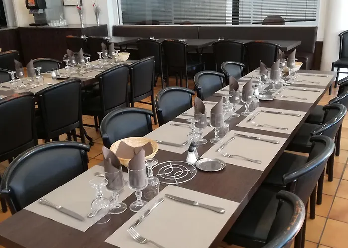 Adonis - Notre Dame De La Sarte לורדה