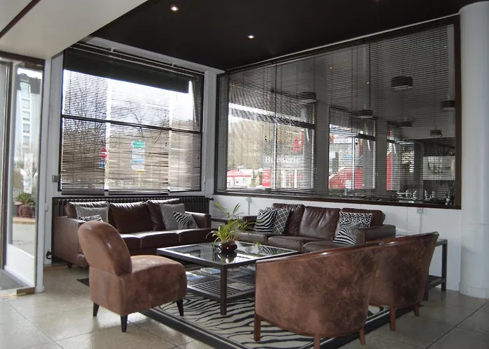 Adonis - Notre Dame De La Sarte 3* לורדה