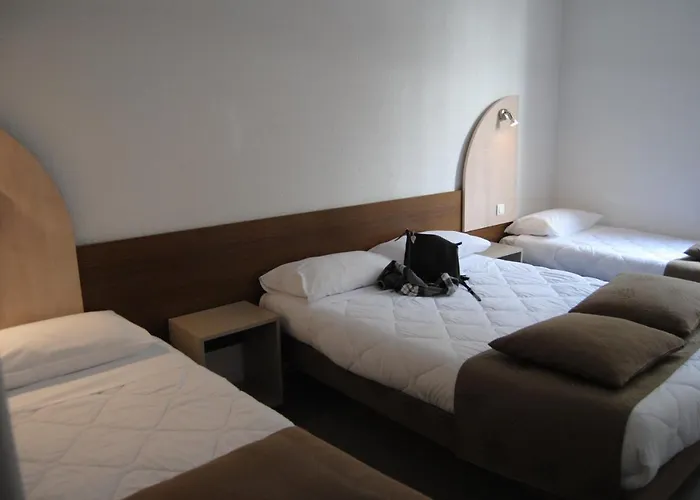 Adonis - Notre Dame De La Sarte 3* ルルド